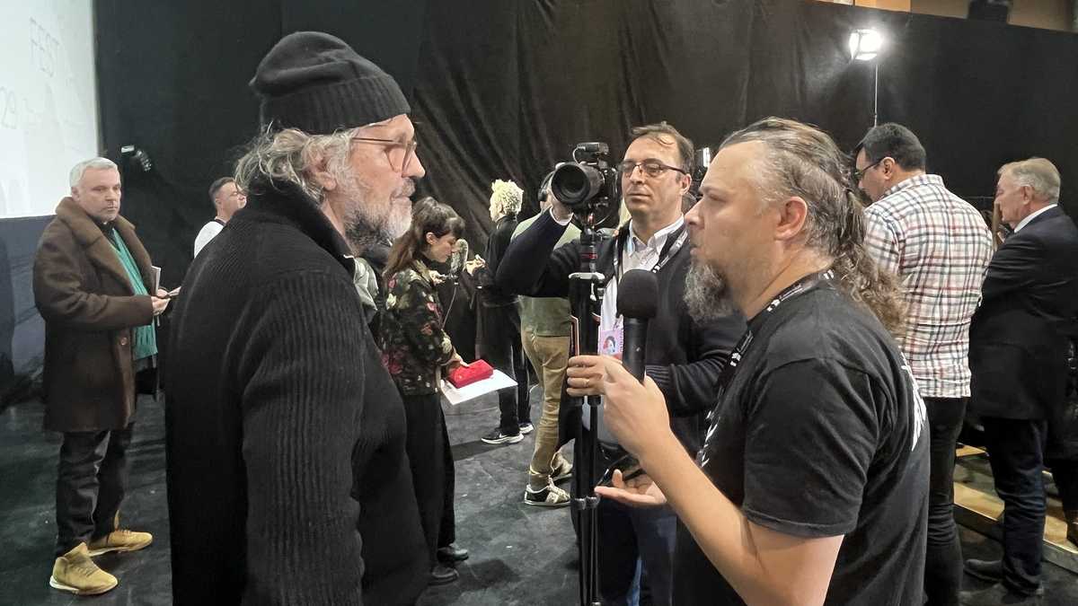 Echipa TRAVEL PRO în interviu cu Emir Kusturica, Küstendorf festival, Mokra Gora, Serbia. FOTO: Asociația TRAVEL PRO