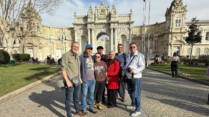 Echipa TRAVEL PRO la Palatul Dolmabahce, Istanbul. FOTO: TRAVEL PRO
